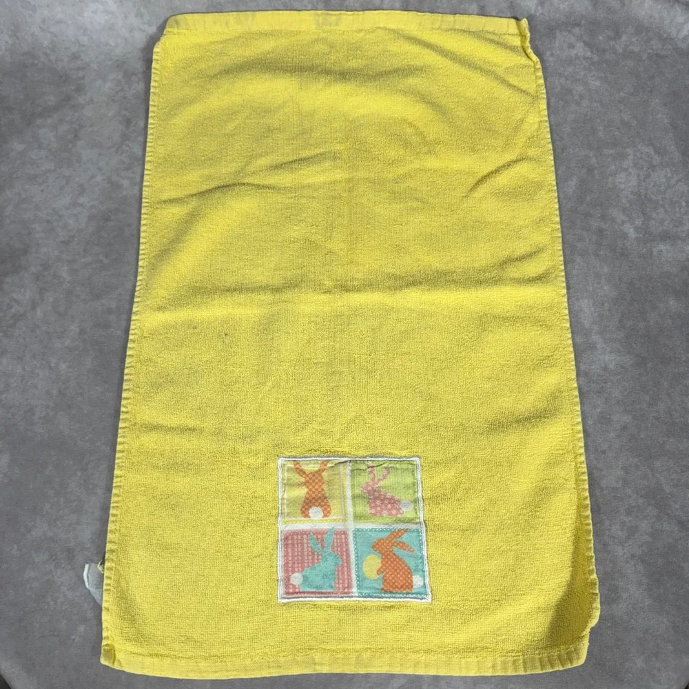 2 Vtg Easter Bunny Rabbit Yellow Hand Towels Set‎ Cotton Spring Decor Applique
